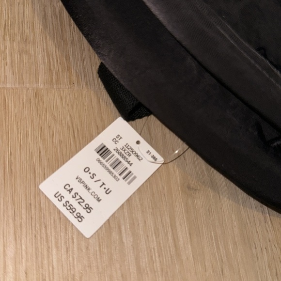 pink vs backpack in black - Picture 5 of 6